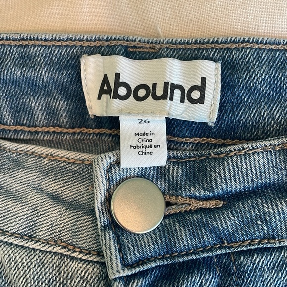 ABOUND Distressed Jeans - Picture 6 of 9